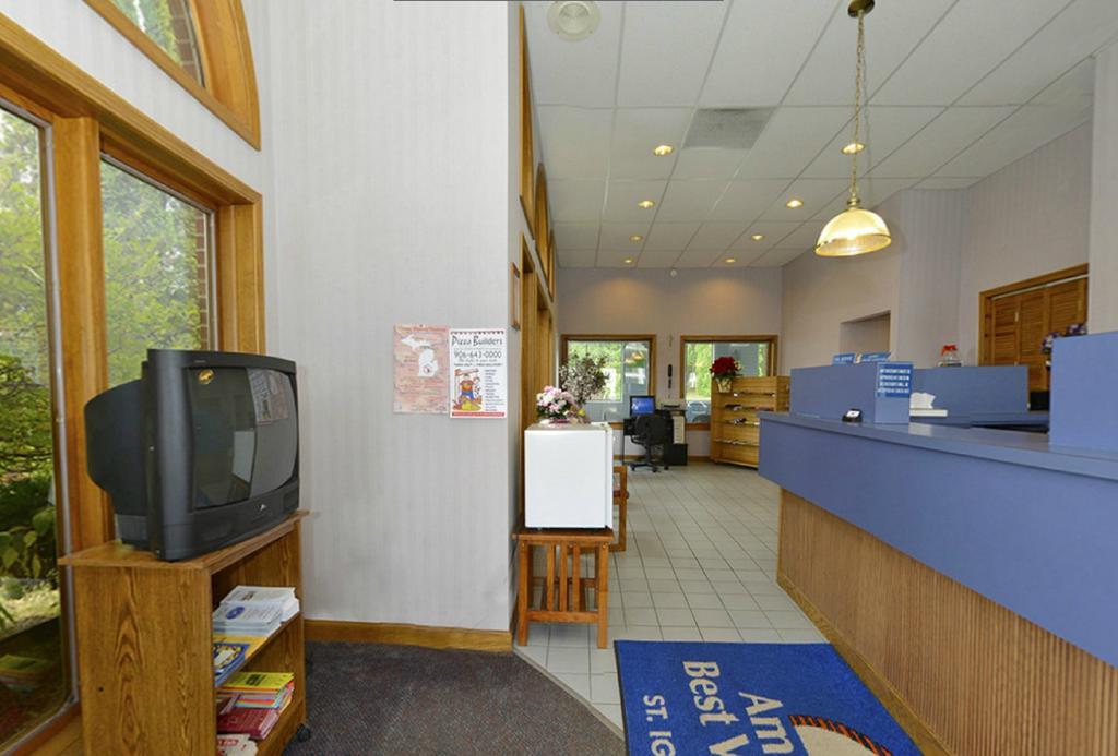 Americas Best Value Inn Saint Ignace Exteriör bild