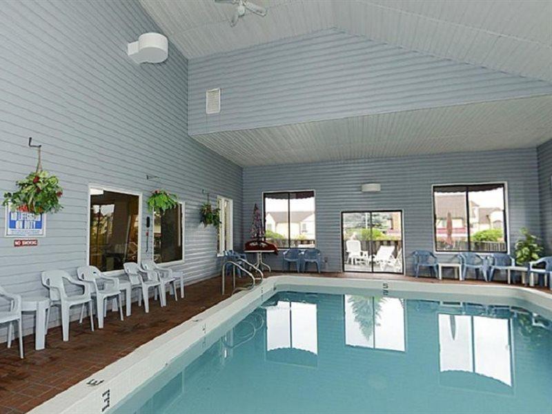 Americas Best Value Inn Saint Ignace Exteriör bild