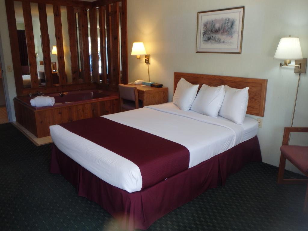 Americas Best Value Inn Saint Ignace Exteriör bild