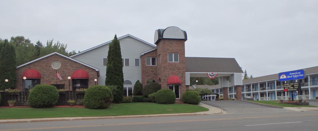 Americas Best Value Inn Saint Ignace Exteriör bild