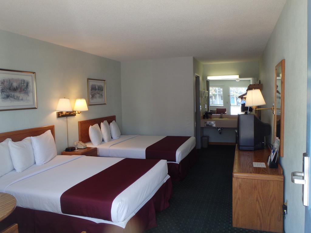 Americas Best Value Inn Saint Ignace Exteriör bild