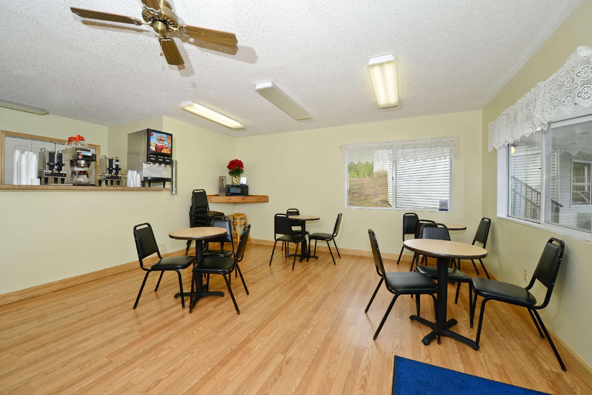 Americas Best Value Inn Saint Ignace Restaurang bild