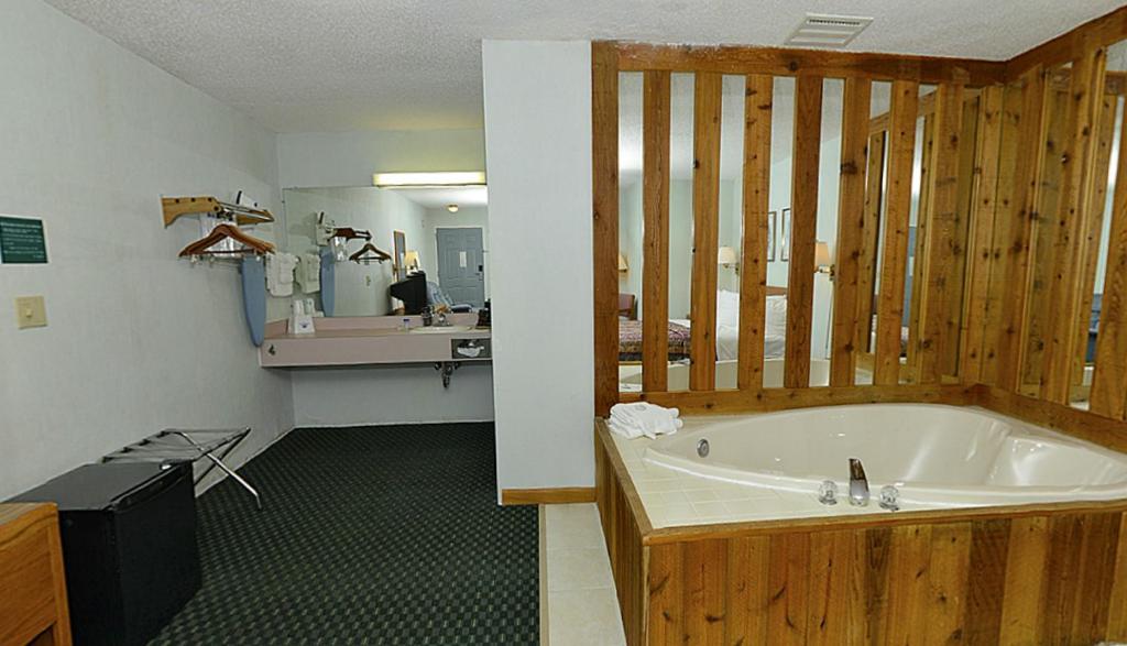 Americas Best Value Inn Saint Ignace Exteriör bild