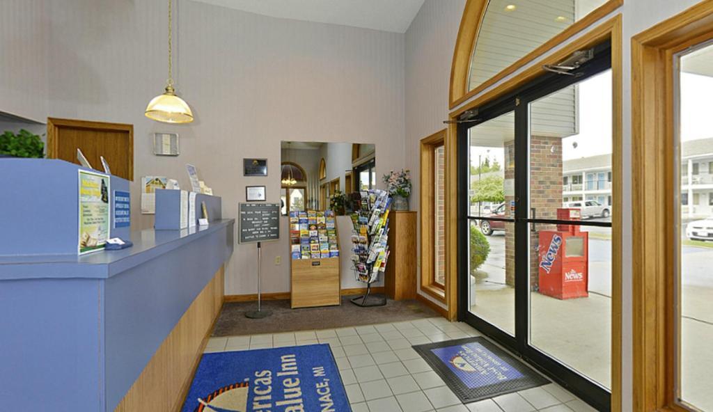 Americas Best Value Inn Saint Ignace Exteriör bild