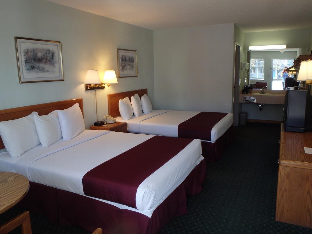 Americas Best Value Inn Saint Ignace Exteriör bild